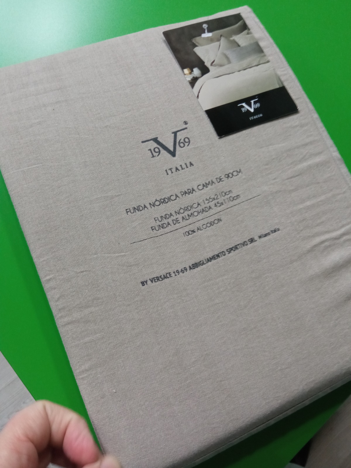 46686 - Bed sheets designed by VERSACE 19-69 Europe